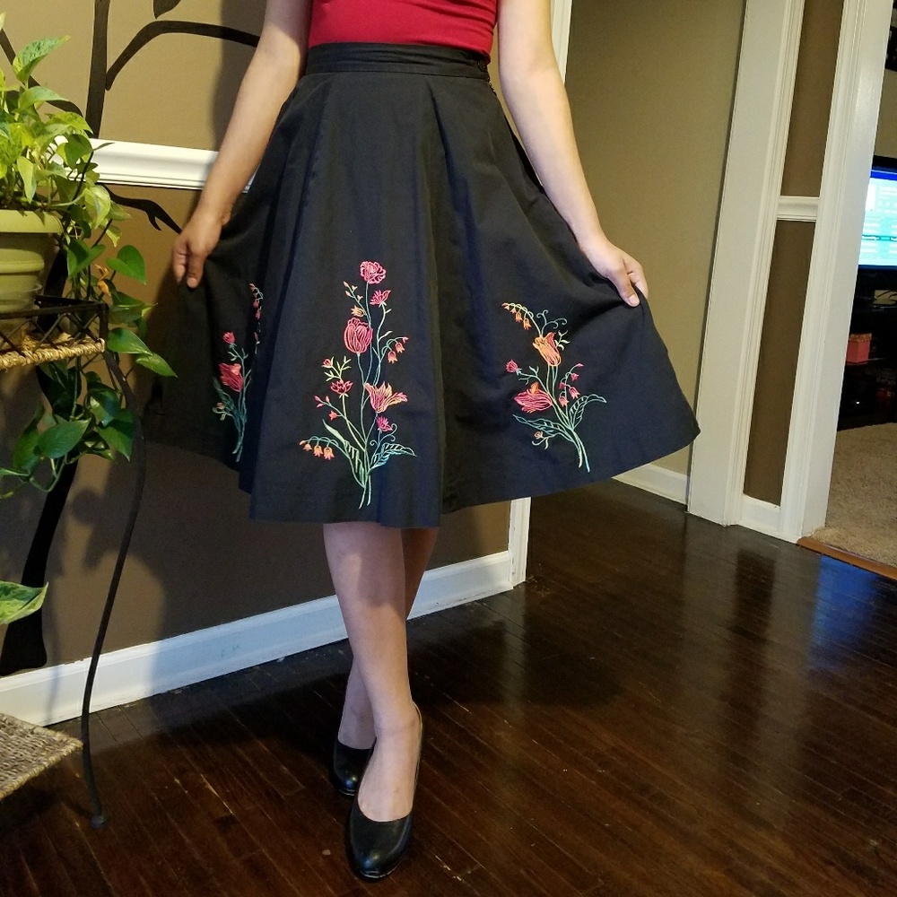 Black embroidered circle skirt (Vintage)
